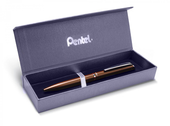 Eleganckie pióro kulkowe EnerGel 0,7 mm BL2007-E brązowe w etui